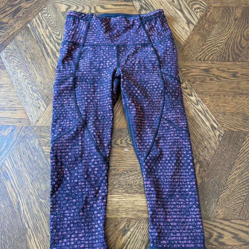 Lululemon Outrun‎ Crop Leggings Shatter Weave Dust Coral Purple/Plum Size 2